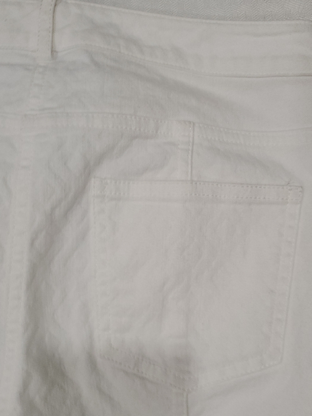 St. John Crisp White Cropped Ankle Jeans - Picture 11 of 12